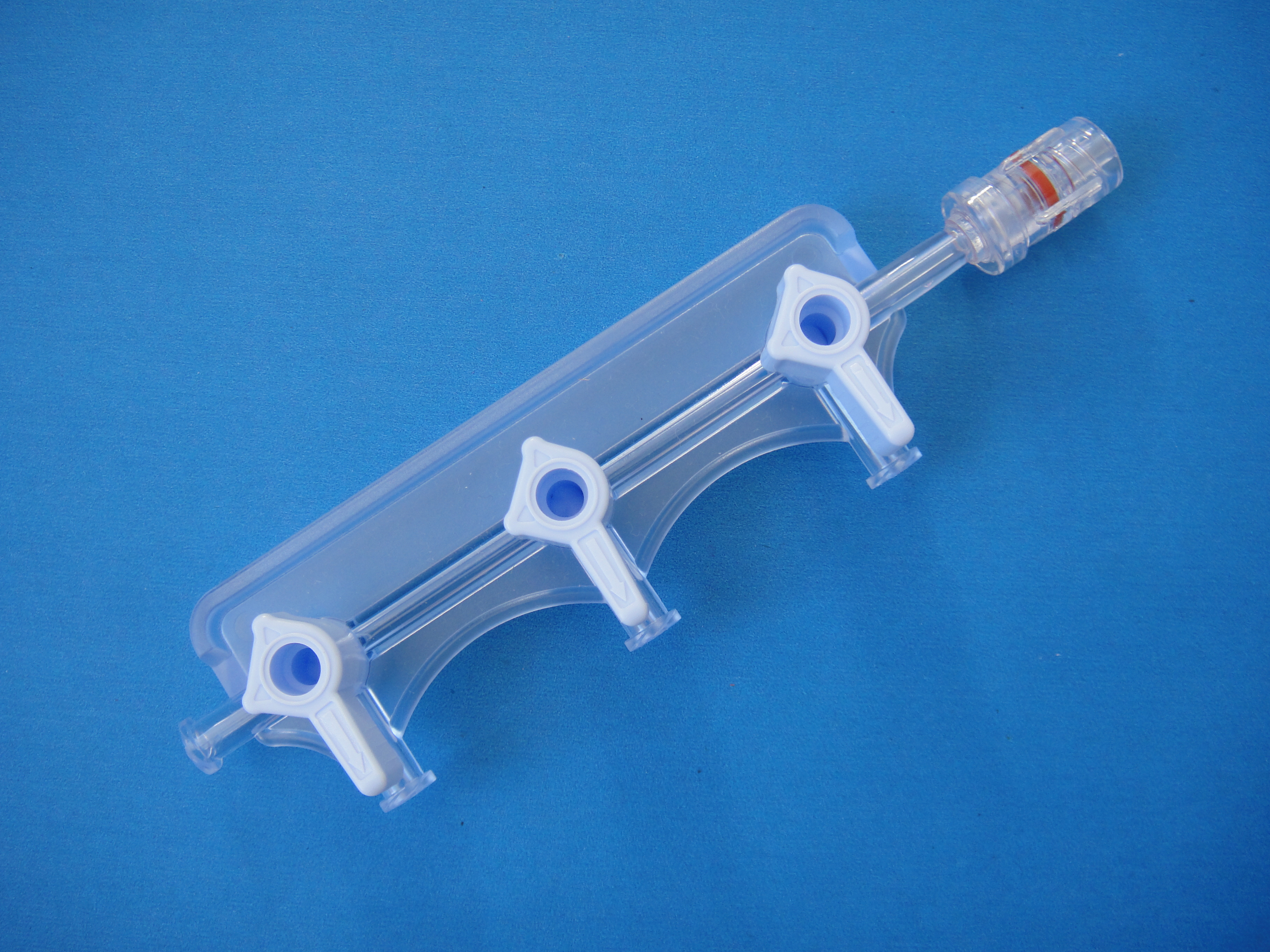 一次性使用醫用連通器, 500psi, 藍鈕, On鈕, 三聯, 有加強筋